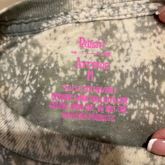 Raisin Arrows Western Graphic Stylish Tee, size Medium - Picture 5 of 7